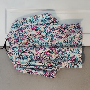 Beautiful silky blouse never worn size medium